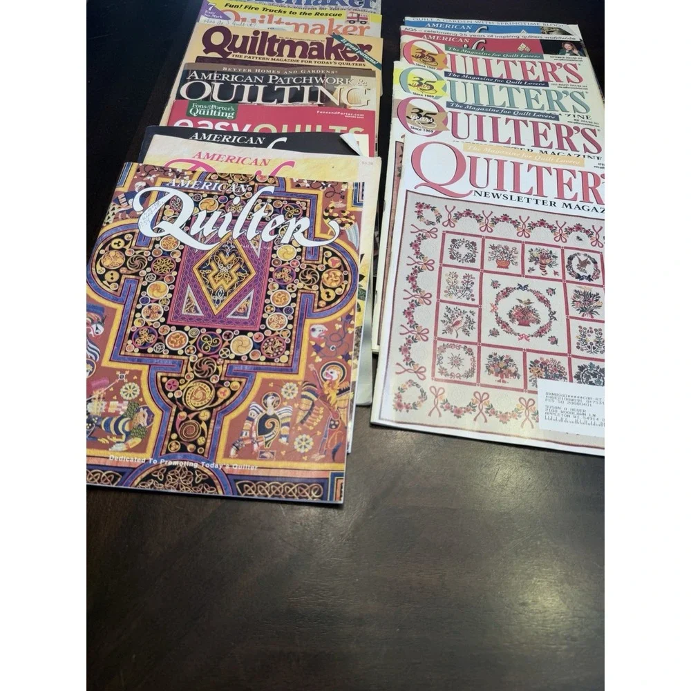 Lot of 26 Quilting Magazines Quiltmakee Quilters Newsletter 1984-2009